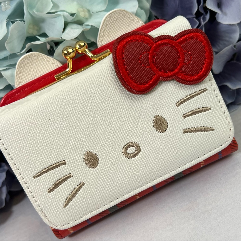 Red and White Hello Kitty Wallet and Coin Purse - Picture 5 of 16